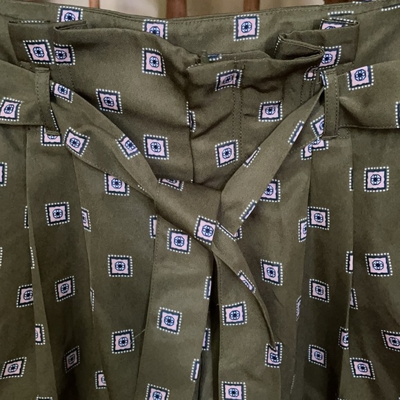 Ann Taylor Factory Shorts - Picture 2 of 8